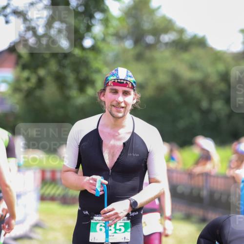 21.06.2026 - 29. Vierlanden-Triathlon Andreas Tolksdorf http://msf.ph/oto/9921476 21.06.2026 13:31:58 Ziel 1021 meine-sportfotos.de