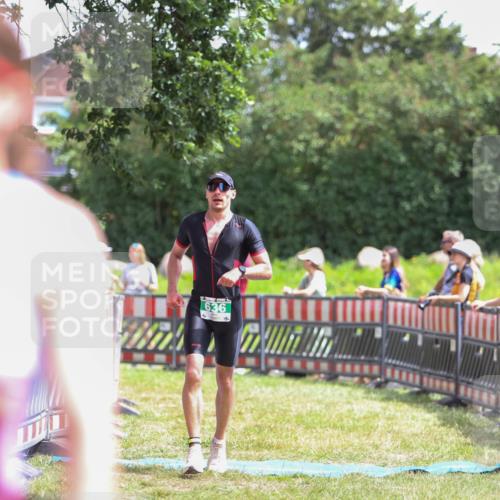 21.06.2026 - 29. Vierlanden-Triathlon Andreas Tolksdorf http://msf.ph/oto/9921477 21.06.2026 13:32:10 Ziel 636, 987 meine-sportfotos.de
