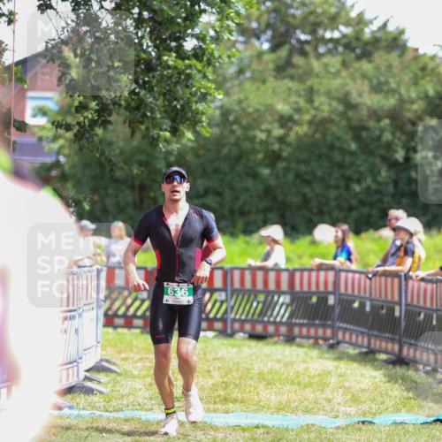 21.06.2026 - 29. Vierlanden-Triathlon Andreas Tolksdorf http://msf.ph/oto/9921482 21.06.2026 13:32:10 Ziel 636, 987 meine-sportfotos.de