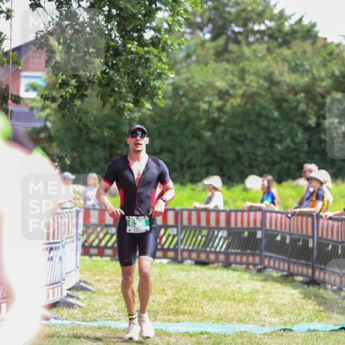 21.06.2026 - 29. Vierlanden-Triathlon Andreas Tolksdorf http://msf.ph/oto/9921483 21.06.2026 13:32:11 Ziel 636, 987 meine-sportfotos.de