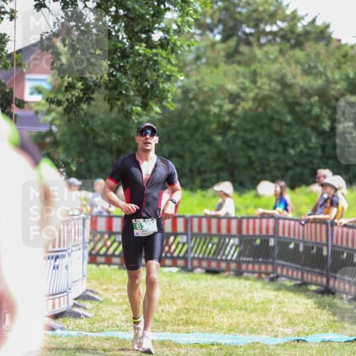 21.06.2026 - 29. Vierlanden-Triathlon Andreas Tolksdorf http://msf.ph/oto/9921484 21.06.2026 13:32:11 Ziel 636, 987 meine-sportfotos.de