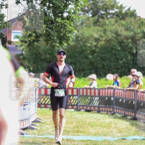 21.06.2026 - 29. Vierlanden-Triathlon Andreas Tolksdorf http://msf.ph/oto/9921485 21.06.2026 13:32:11 Ziel 636, 987 meine-sportfotos.de
