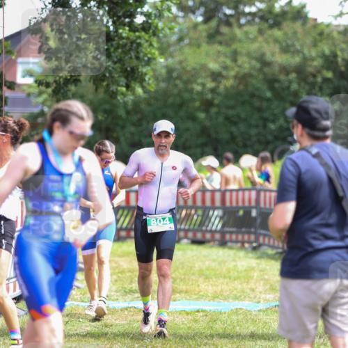 21.06.2026 - 29. Vierlanden-Triathlon Andreas Tolksdorf http://msf.ph/oto/9921502 21.06.2026 13:32:29 Ziel 683, 769, 804, 900, 986, 1003, 1010 meine-sportfotos.de
