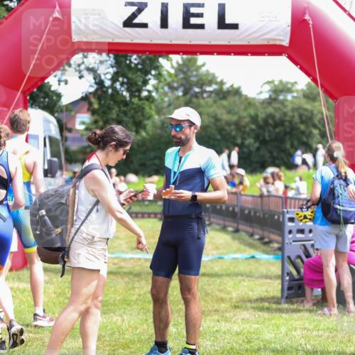 21.06.2026 - 29. Vierlanden-Triathlon Andreas Tolksdorf http://msf.ph/oto/9921600 21.06.2026 13:35:53 Ziel 278, 687, 723 meine-sportfotos.de