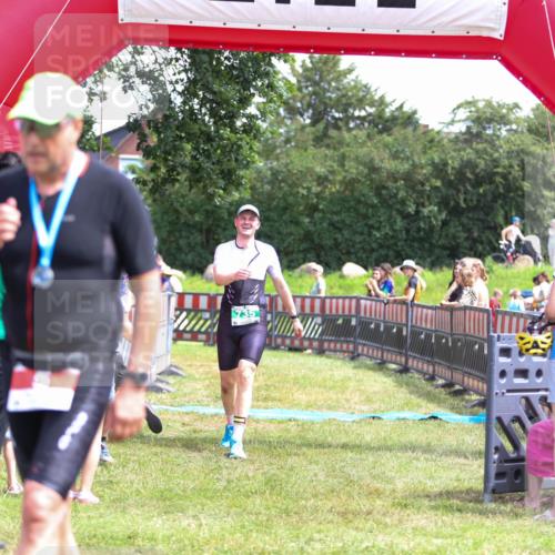 21.06.2026 - 29. Vierlanden-Triathlon Andreas Tolksdorf http://msf.ph/oto/9921635 21.06.2026 13:36:40 Ziel 735, 783 meine-sportfotos.de