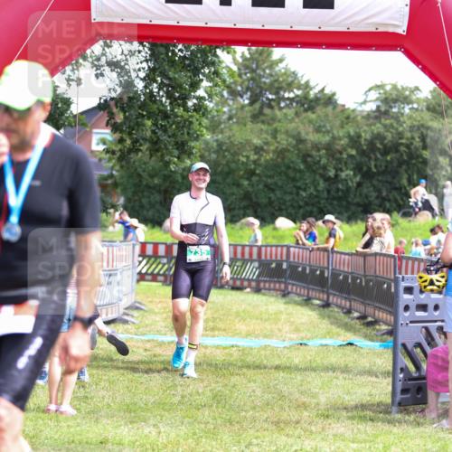21.06.2026 - 29. Vierlanden-Triathlon Andreas Tolksdorf http://msf.ph/oto/9921638 21.06.2026 13:36:40 Ziel 735, 783 meine-sportfotos.de