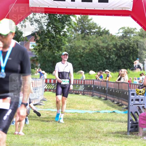 21.06.2026 - 29. Vierlanden-Triathlon Andreas Tolksdorf http://msf.ph/oto/9921639 21.06.2026 13:36:40 Ziel 735, 783 meine-sportfotos.de