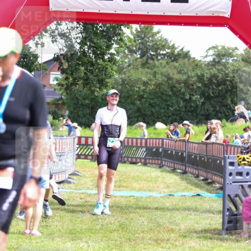 21.06.2026 - 29. Vierlanden-Triathlon Andreas Tolksdorf http://msf.ph/oto/9921640 21.06.2026 13:36:40 Ziel 735, 783 meine-sportfotos.de