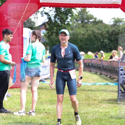 21.06.2026 - 29. Vierlanden-Triathlon Andreas Tolksdorf http://msf.ph/oto/9921664 21.06.2026 13:37:11 Ziel 1005 meine-sportfotos.de