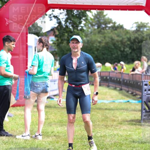 21.06.2026 - 29. Vierlanden-Triathlon Andreas Tolksdorf http://msf.ph/oto/9921665 21.06.2026 13:37:11 Ziel 1005 meine-sportfotos.de