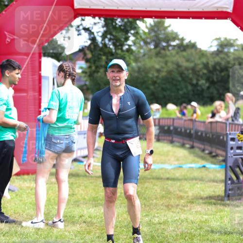 21.06.2026 - 29. Vierlanden-Triathlon Andreas Tolksdorf http://msf.ph/oto/9921667 21.06.2026 13:37:11 Ziel 1005 meine-sportfotos.de
