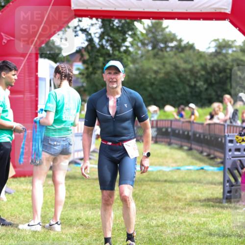 21.06.2026 - 29. Vierlanden-Triathlon Andreas Tolksdorf http://msf.ph/oto/9921668 21.06.2026 13:37:11 Ziel 1005 meine-sportfotos.de