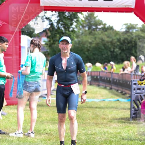 21.06.2026 - 29. Vierlanden-Triathlon Andreas Tolksdorf http://msf.ph/oto/9921669 21.06.2026 13:37:11 Ziel 1005 meine-sportfotos.de