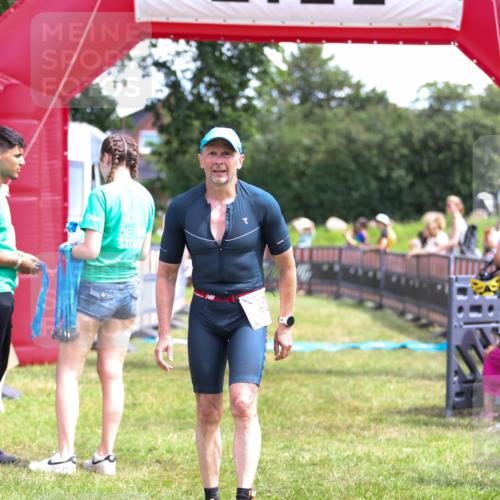 21.06.2026 - 29. Vierlanden-Triathlon Andreas Tolksdorf http://msf.ph/oto/9921670 21.06.2026 13:37:11 Ziel 1005 meine-sportfotos.de