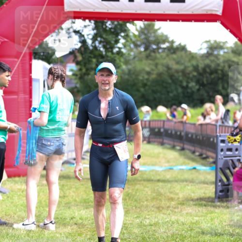 21.06.2026 - 29. Vierlanden-Triathlon Andreas Tolksdorf http://msf.ph/oto/9921671 21.06.2026 13:37:11 Ziel 1005 meine-sportfotos.de