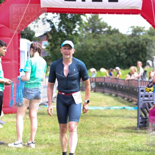21.06.2026 - 29. Vierlanden-Triathlon Andreas Tolksdorf http://msf.ph/oto/9921672 21.06.2026 13:37:11 Ziel 1005 meine-sportfotos.de