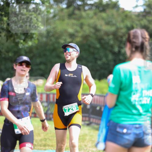 21.06.2026 - 29. Vierlanden-Triathlon Andreas Tolksdorf http://msf.ph/oto/9921727 21.06.2026 13:38:01 Ziel 720, 863, 997 meine-sportfotos.de