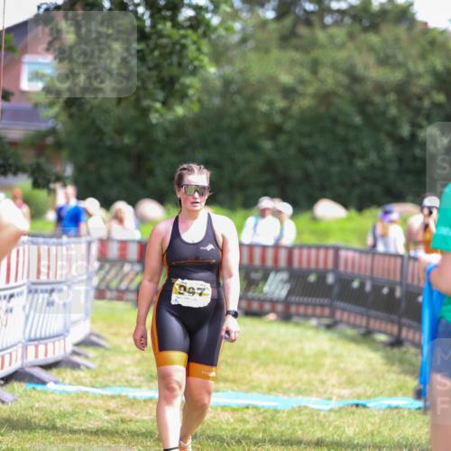 21.06.2026 - 29. Vierlanden-Triathlon Andreas Tolksdorf http://msf.ph/oto/9921749 21.06.2026 13:38:07 Ziel 997 meine-sportfotos.de