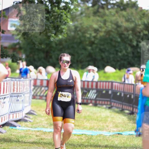 21.06.2026 - 29. Vierlanden-Triathlon Andreas Tolksdorf http://msf.ph/oto/9921750 21.06.2026 13:38:07 Ziel 997 meine-sportfotos.de