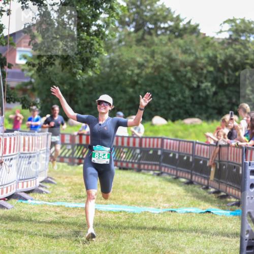 21.06.2026 - 29. Vierlanden-Triathlon Andreas Tolksdorf http://msf.ph/oto/9921765 21.06.2026 13:38:29 Ziel 763, 854 meine-sportfotos.de