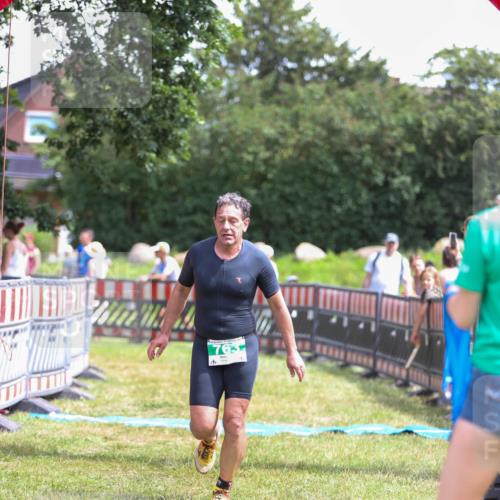 21.06.2026 - 29. Vierlanden-Triathlon Andreas Tolksdorf http://msf.ph/oto/9921775 21.06.2026 13:38:35 Ziel 763, 800 meine-sportfotos.de