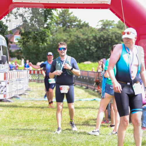 21.06.2026 - 29. Vierlanden-Triathlon Andreas Tolksdorf http://msf.ph/oto/9921793 21.06.2026 13:38:59 Ziel 644, 795 meine-sportfotos.de