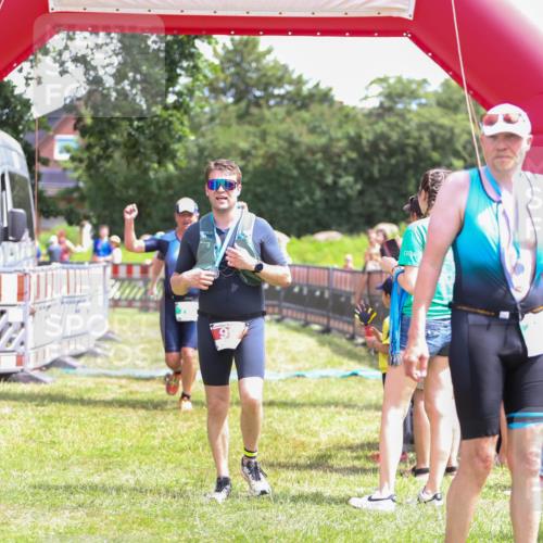 21.06.2026 - 29. Vierlanden-Triathlon Andreas Tolksdorf http://msf.ph/oto/9921797 21.06.2026 13:38:59 Ziel 644, 795 meine-sportfotos.de