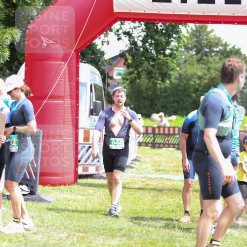 21.06.2026 - 29. Vierlanden-Triathlon Andreas Tolksdorf http://msf.ph/oto/9921805 21.06.2026 13:39:03 Ziel 644, 795 meine-sportfotos.de
