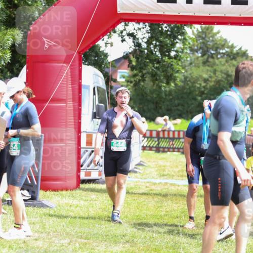 21.06.2026 - 29. Vierlanden-Triathlon Andreas Tolksdorf http://msf.ph/oto/9921806 21.06.2026 13:39:04 Ziel 644 meine-sportfotos.de