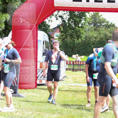 21.06.2026 - 29. Vierlanden-Triathlon Andreas Tolksdorf http://msf.ph/oto/9921807 21.06.2026 13:39:04 Ziel 644 meine-sportfotos.de