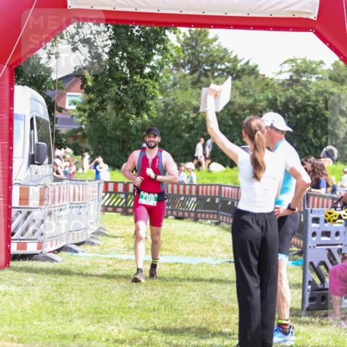 21.06.2026 - 29. Vierlanden-Triathlon Andreas Tolksdorf http://msf.ph/oto/9921842 21.06.2026 13:39:46 Ziel 69, 705 meine-sportfotos.de