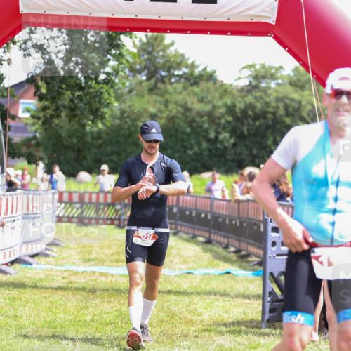 21.06.2026 - 29. Vierlanden-Triathlon Andreas Tolksdorf http://msf.ph/oto/9921852 21.06.2026 13:39:54 Ziel 69 meine-sportfotos.de
