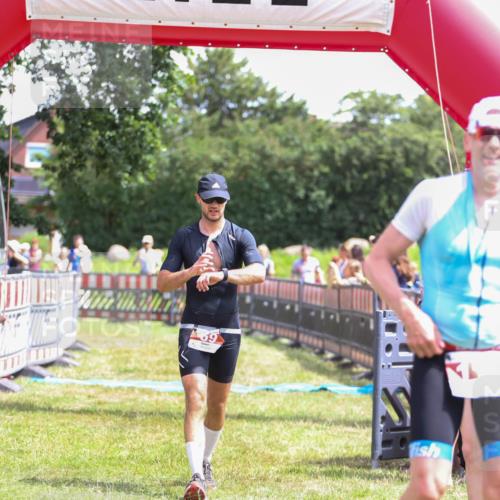 21.06.2026 - 29. Vierlanden-Triathlon Andreas Tolksdorf http://msf.ph/oto/9921853 21.06.2026 13:39:54 Ziel 69 meine-sportfotos.de