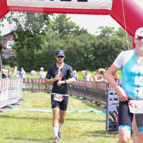 21.06.2026 - 29. Vierlanden-Triathlon Andreas Tolksdorf http://msf.ph/oto/9921854 21.06.2026 13:39:54 Ziel 69 meine-sportfotos.de