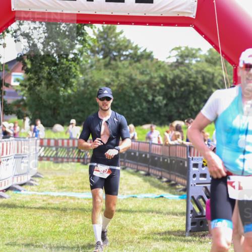 21.06.2026 - 29. Vierlanden-Triathlon Andreas Tolksdorf http://msf.ph/oto/9921855 21.06.2026 13:39:54 Ziel 69 meine-sportfotos.de