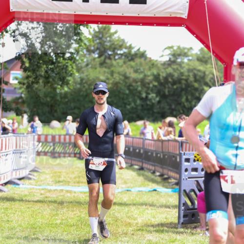 21.06.2026 - 29. Vierlanden-Triathlon Andreas Tolksdorf http://msf.ph/oto/9921857 21.06.2026 13:39:54 Ziel 69 meine-sportfotos.de