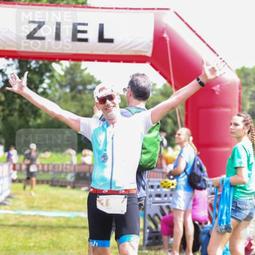 21.06.2026 - 29. Vierlanden-Triathlon Andreas Tolksdorf http://msf.ph/oto/9921867 21.06.2026 13:40:09 Ziel 192 meine-sportfotos.de