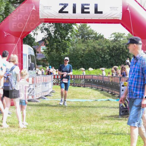 21.06.2026 - 29. Vierlanden-Triathlon Andreas Tolksdorf http://msf.ph/oto/9921900 21.06.2026 13:41:05 Ziel 104, 761 meine-sportfotos.de