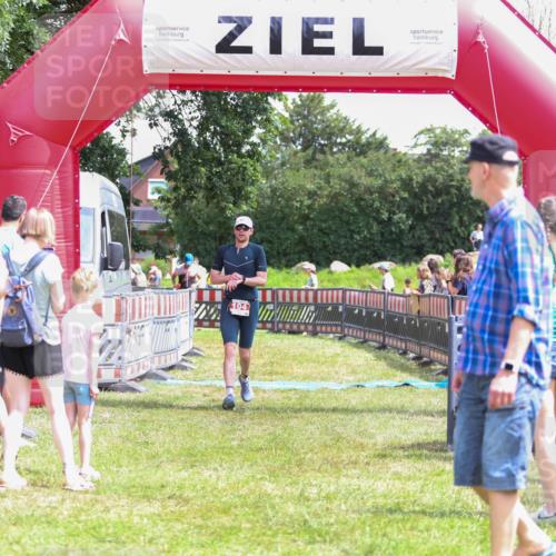 21.06.2026 - 29. Vierlanden-Triathlon Andreas Tolksdorf http://msf.ph/oto/9921903 21.06.2026 13:41:05 Ziel 104, 761 meine-sportfotos.de