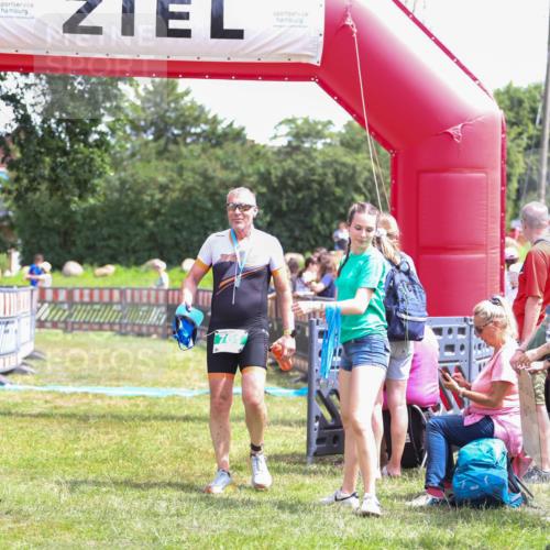 21.06.2026 - 29. Vierlanden-Triathlon Andreas Tolksdorf http://msf.ph/oto/9921910 21.06.2026 13:41:19 Ziel 635 meine-sportfotos.de