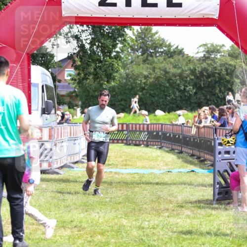 21.06.2026 - 29. Vierlanden-Triathlon Andreas Tolksdorf http://msf.ph/oto/9921930 21.06.2026 13:41:28 Ziel 635 meine-sportfotos.de