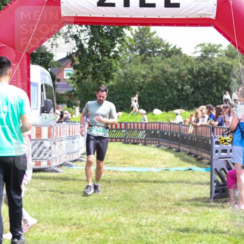 21.06.2026 - 29. Vierlanden-Triathlon Andreas Tolksdorf http://msf.ph/oto/9921932 21.06.2026 13:41:28 Ziel 635 meine-sportfotos.de