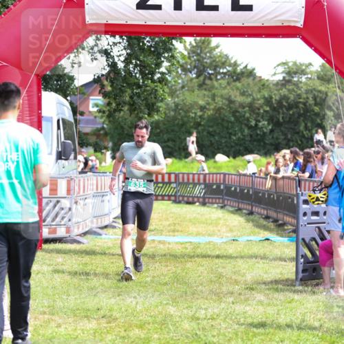 21.06.2026 - 29. Vierlanden-Triathlon Andreas Tolksdorf http://msf.ph/oto/9921934 21.06.2026 13:41:29 Ziel 635 meine-sportfotos.de