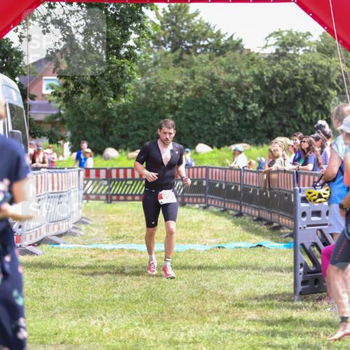 21.06.2026 - 29. Vierlanden-Triathlon Andreas Tolksdorf http://msf.ph/oto/9921937 21.06.2026 13:41:42 Ziel 90, 1353 meine-sportfotos.de