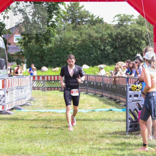 21.06.2026 - 29. Vierlanden-Triathlon Andreas Tolksdorf http://msf.ph/oto/9921946 21.06.2026 13:41:42 Ziel 90, 1353 meine-sportfotos.de