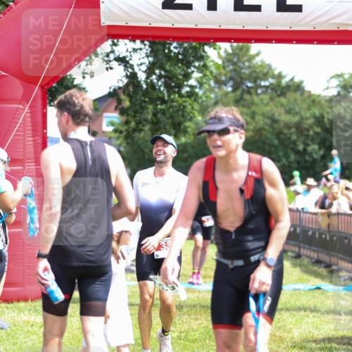 21.06.2026 - 29. Vierlanden-Triathlon Andreas Tolksdorf http://msf.ph/oto/9921969 21.06.2026 13:42:01 Ziel 33, 124 meine-sportfotos.de