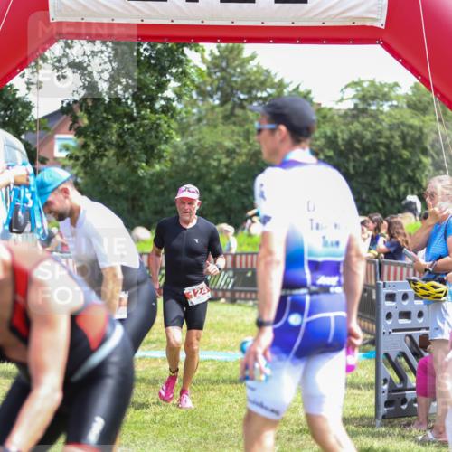 21.06.2026 - 29. Vierlanden-Triathlon Andreas Tolksdorf http://msf.ph/oto/9921972 21.06.2026 13:42:04 Ziel 124 meine-sportfotos.de