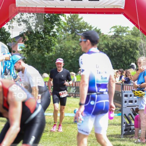 21.06.2026 - 29. Vierlanden-Triathlon Andreas Tolksdorf http://msf.ph/oto/9921973 21.06.2026 13:42:04 Ziel 124 meine-sportfotos.de