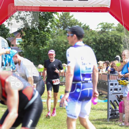 21.06.2026 - 29. Vierlanden-Triathlon Andreas Tolksdorf http://msf.ph/oto/9921974 21.06.2026 13:42:04 Ziel 124 meine-sportfotos.de