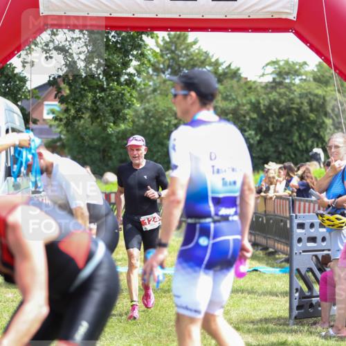21.06.2026 - 29. Vierlanden-Triathlon Andreas Tolksdorf http://msf.ph/oto/9921975 21.06.2026 13:42:04 Ziel 124 meine-sportfotos.de